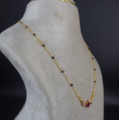 read heart black beads - Image 2